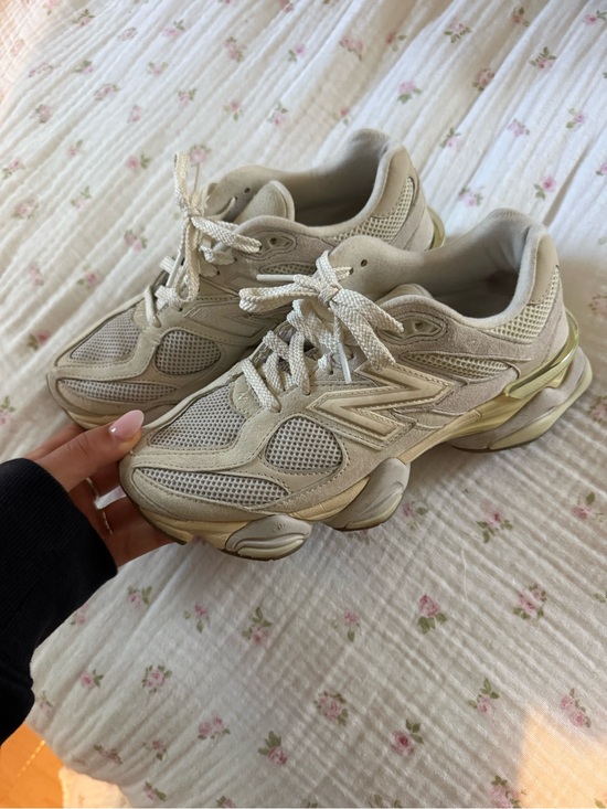 New Balance Shoes - New Balance Women's Cream Mesh & Suede Sneakers